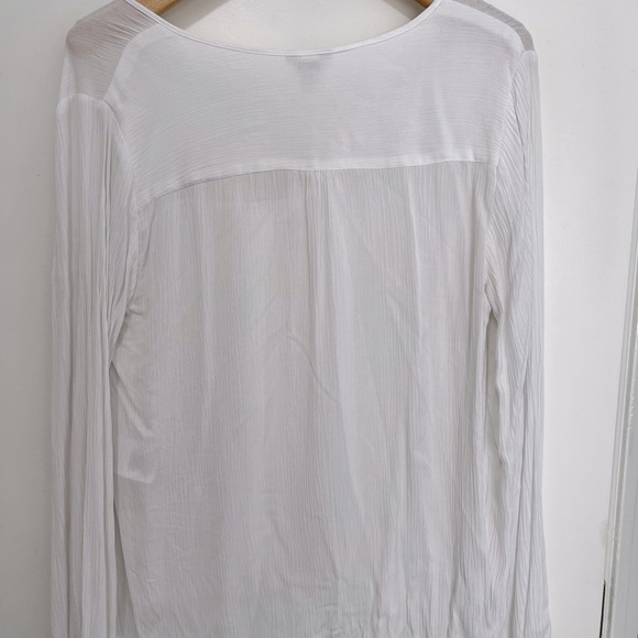 White blouse in Medium by Guess - Picture 3 of 5